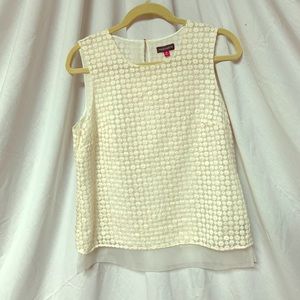 Like new Vince Camuto White lined Shirt Top